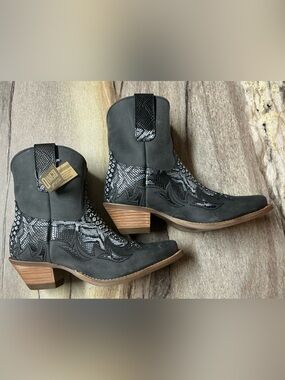 Dingo Cobra Kiss Western Boot/ black/ 6 M